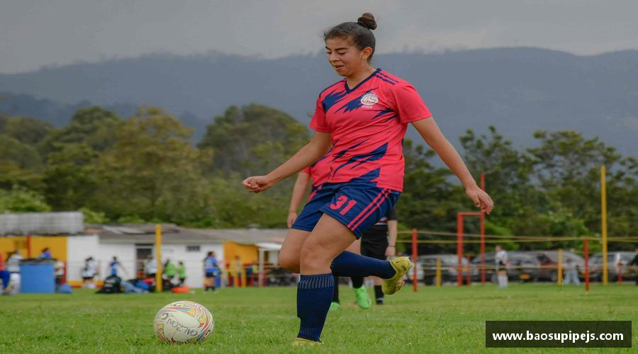 拼搏绽放，青春无悔！